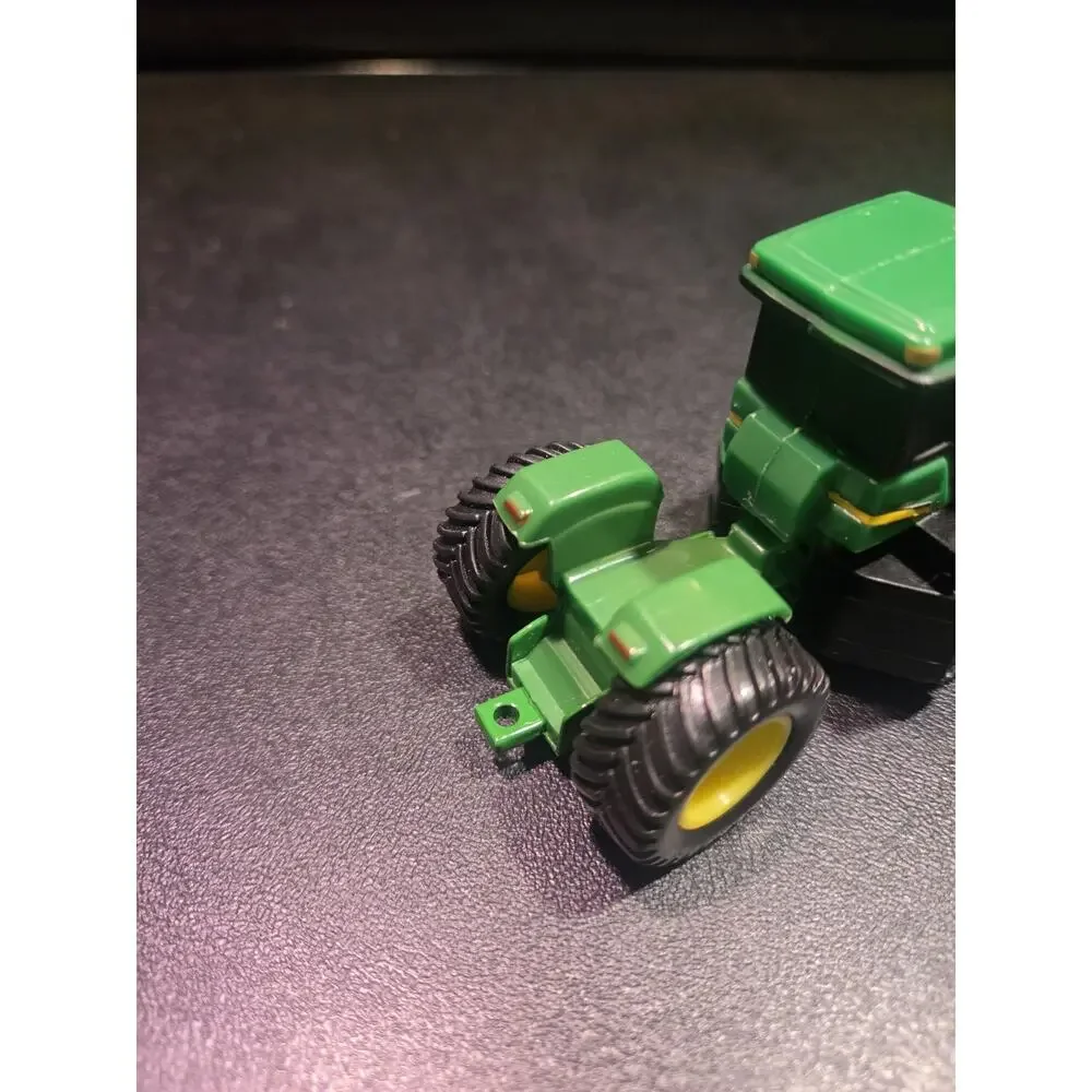 1/64 ERTL JOHN DEERE 119 8 SR00 Metal Bottom And Hitch, Plastic Upper Shell
